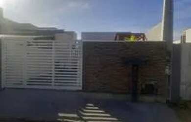 Imagem: A casa à venda possui 2 Dormitórios, 1 Banheiro, 1 Vaga na