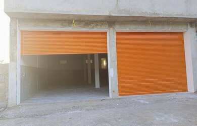 Imagem: O depósito possui 5 Vagas na garagem, 330m² de Área e está