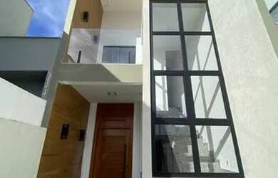 Imagem: A casa possui 2 Dormitórios, 2 Banheiros, 2 Vagas na garagem