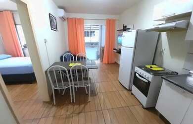 Imagem: O apartamento possui 1 Dormitório, Acomodam 5 pessoas e está