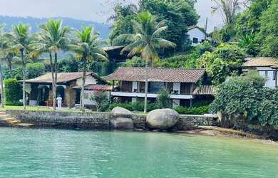 Imagem: A casa em condomínio possui 5 Dormitórios, 5 Banheiros, 4