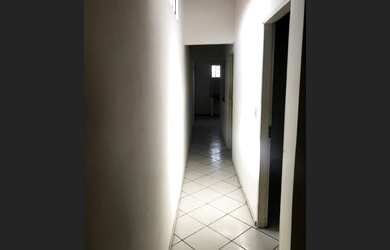 Imagem: A casa possui 2 Dormitórios, 1 Banheiro e está localizado