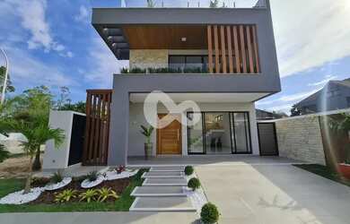 Imagem: A casa em condomínio possui 4 Dormitórios, 5 Banheiros, 2