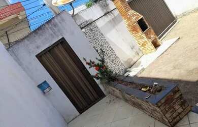 Imagem: A casa possui 2 Dormitórios, 2 Banheiros e 1 Vaga na garagem