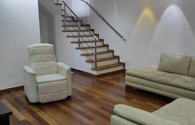 Imagem: A casa possui 3 Dormitórios, 5 Banheiros, 4 Vagas na garagem