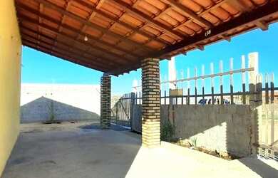 Imagem: A casa possui 1 Dormitório e 2 Vagas na garagem e está localizado