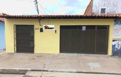 Imagem: A casa possui 3 Dormitórios, 3 Banheiros, 2 Vagas na garagem