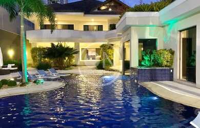 Imagem: A casa em condomínio possui 5 Dormitórios, 5 Banheiros, 3