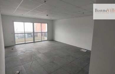 Imagem: O depósito possui 1 Vaga na garagem, 44m² de Área e está