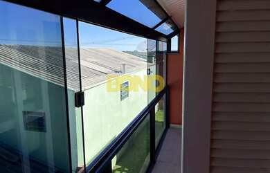 Imagem: A casa possui 2 Dormitórios, 2 Banheiros, 2 Vagas na garagem