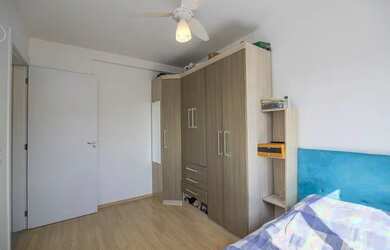 Imagem: O apartamento possui 2 Dormitórios, 1 Banheiro, 1 Vaga na garagem