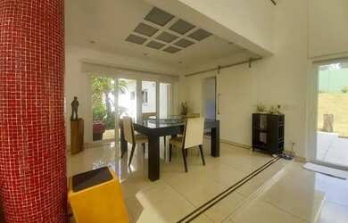 Imagem 14: Casa com Arquitetura Moderna toda Envidraçada em local alto com linda vista!