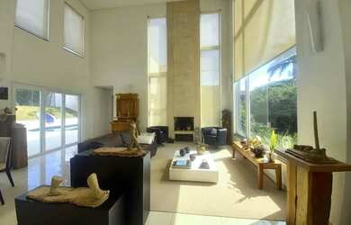 Imagem 7: Casa com Arquitetura Moderna toda Envidraçada em local alto com linda vista!