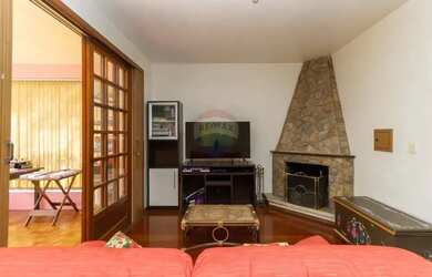 Imagem 5: Casa Ampla, Iluminada e com Terreno Espaçoso!