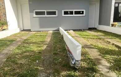 Imagem: A casa possui 2 Dormitórios, 2 Banheiros, 2 Vagas na garagem