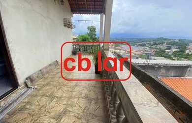 Imagem: A casa possui 3 Dormitórios, 1 Banheiro, 3 Vagas na garagem