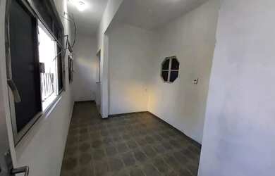 Imagem 2: Térrea para venda possui 214 metros quadrados com 2 quartos em Centro...