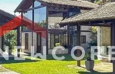 Imagem: A casa em condomínio possui 5 Dormitórios, 5 Banheiros, 5