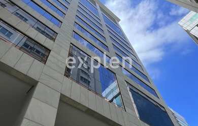 Imagem: O depósito possui 5 Vagas na garagem, 857m² de Área e está