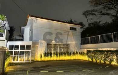 Imagem: O depósito possui 5 Vagas na garagem, 500m² de Área e está