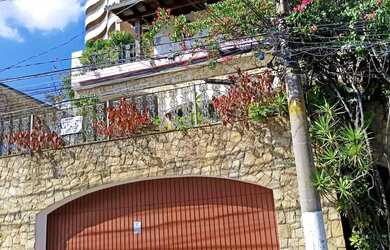 Imagem: A casa possui 3 Dormitórios, 4 Banheiros, 3 Vagas na garagem