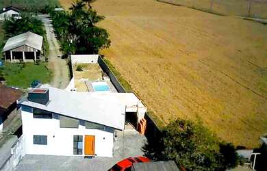 Imagem: A casa possui 2 Dormitórios, 2 Banheiros, 1 Vaga na garagem