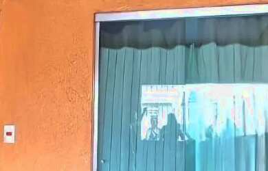 Imagem: A casa possui 4 Dormitórios, 2 Banheiros, 1 Vaga na garagem