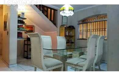 Imagem: A casa possui 3 Dormitórios, 4 Banheiros, 5 Vagas na garagem