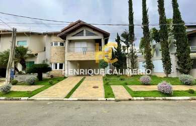 Imagem: A casa em condomínio possui 4 Dormitórios, 4 Banheiros, 4