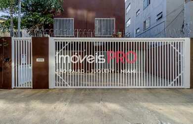 Imagem: O depósito possui 2 Vagas na garagem, 240m² de Área e está