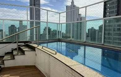 Imagem: O apartamento na cobertura possui 4 Dormitórios, 5 Banheiros