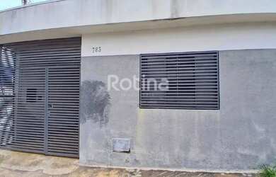 Imagem: A casa possui 3 Dormitórios, 1 Banheiro, 70m² de Área e