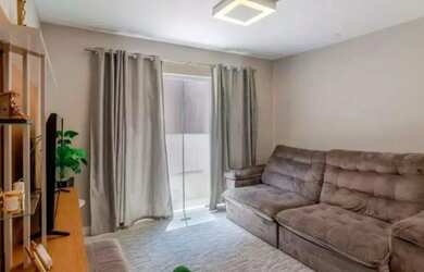 Imagem: A casa possui 3 Dormitórios, 2 Banheiros, 2 Vagas na garagem