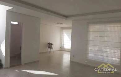 Imagem: A casa possui 3 Dormitórios, 5 Banheiros, 5 Vagas na garagem