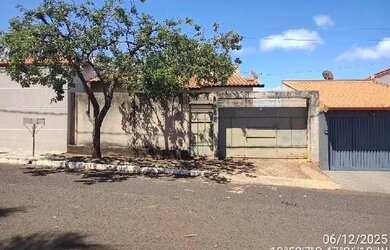 Imagem: A casa possui 1 Dormitório, 1 Banheiro, 194m² de Área e