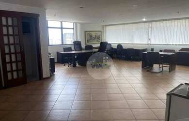 Imagem: O depósito possui 1 Vaga na garagem, 77m² de Área e está