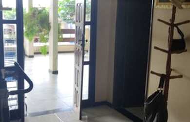 Imagem: A casa possui 3 Dormitórios e 2 Banheiros e está localizado