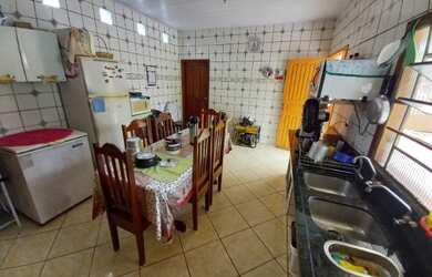 Imagem: A casa possui 2 Dormitórios, 2 Banheiros, 95m² de Área e