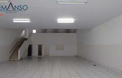 Imagem: O depósito possui 5 Vagas na garagem, 270m² de Área e está