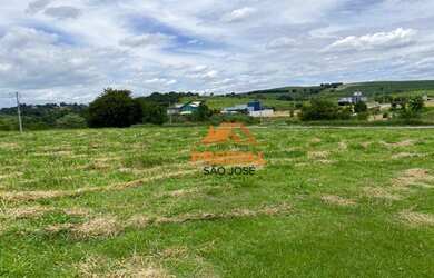 Imagem: O terreno possui 588m² de Área e está localizado em Piedade