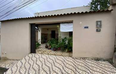 Imagem: A casa possui 1 Dormitório, 2 Banheiros, 1 Vaga na garagem