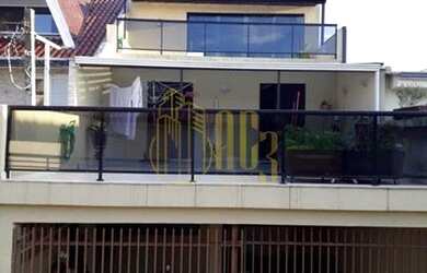 Imagem: A casa possui 3 Dormitórios, 3 Banheiros, 2 Vagas na garagem