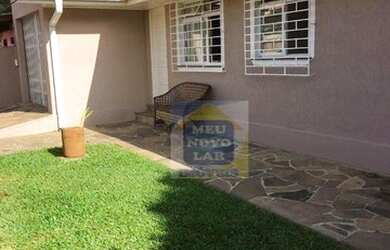 Imagem: A casa possui 3 Dormitórios, 2 Banheiros, 5 Vagas na garagem