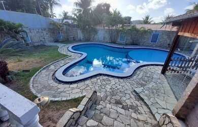 Imagem: A casa possui 5 Dormitórios, 3 Banheiros, 5 Vagas na garagem