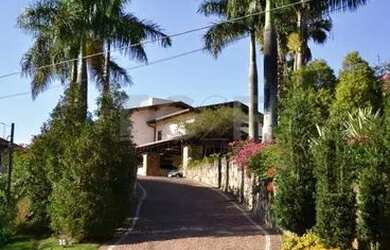 Imagem: A casa em condomínio possui 5 Dormitórios, 5 Banheiros, 5