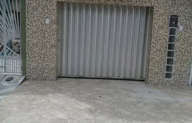 Imagem: A casa possui 2 Dormitórios, 2 Banheiros, 2 Vagas na garagem