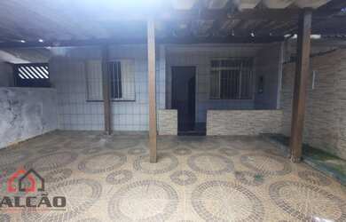 Imagem: A casa possui 2 Dormitórios, 2 Banheiros, 2 Vagas na garagem