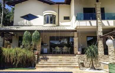 Imagem: A casa em condomínio possui 4 Dormitórios, 5 Banheiros, 5