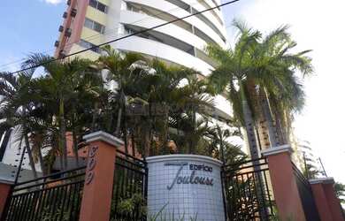 Imagem: O apartamento possui 2 Dormitórios, 1 Banheiro, 2 Vagas na