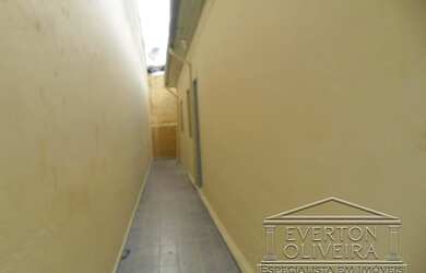 Imagem: A casa possui 3 Dormitórios, 1 Banheiro, 4 Vagas na garagem